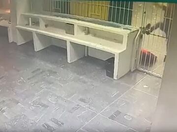 VIDEO Custodios del INM abandonaron a migrantes en pleno incendio de Ciudad Juárez