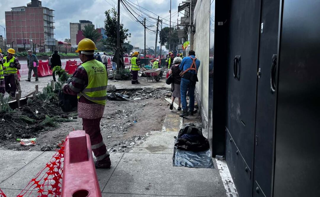 Desde hace dos días Calzada de Tlalpan se encuentra llena de trabajadores de construcción.
Foto: Especial.