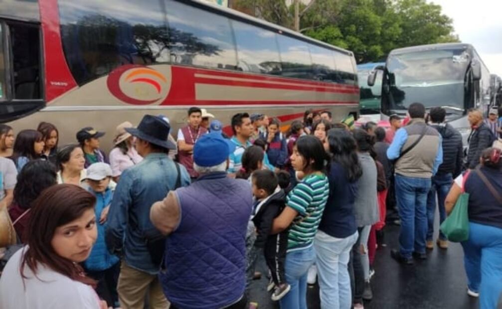 Simpatizantes de AMLO colapsan ingreso al Zócalo; convierten avenidas en estacionamiento