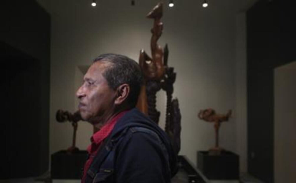 Artista crea esculturas con escombros de terremoto en Oaxaca