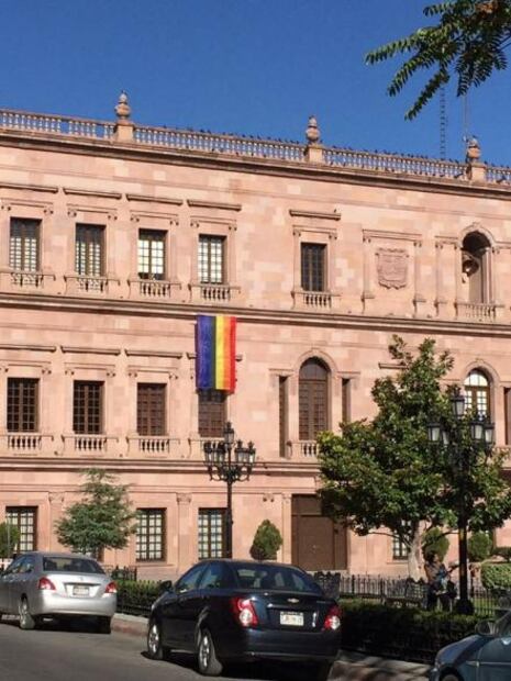  LBGTTTI flag displayed in Coahuila’s Government Palace