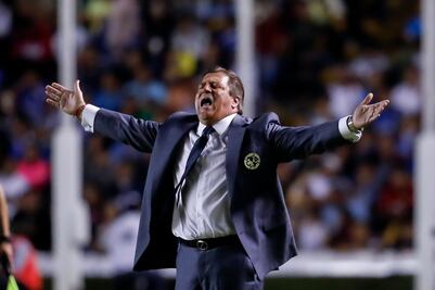 Miguel Herrera se queja del arbitraje ante Querétaro