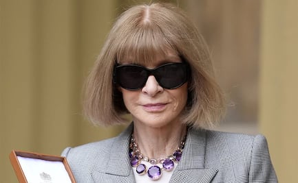 Anna Wintour recibe condecoración de Carlos III, ¡sin sus lentes!