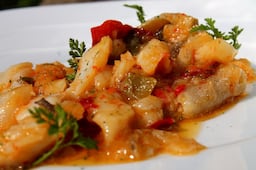 Qué lleva el bacalao a la vizcaína