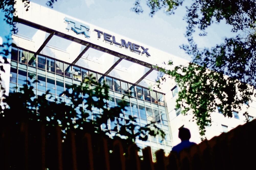 Expertos aseguran que para los casos de América Móvil (Telmex y Telcel), es necesario contar con una tarifa asimétrica (ARCHIVO EL UNIVERSAL)