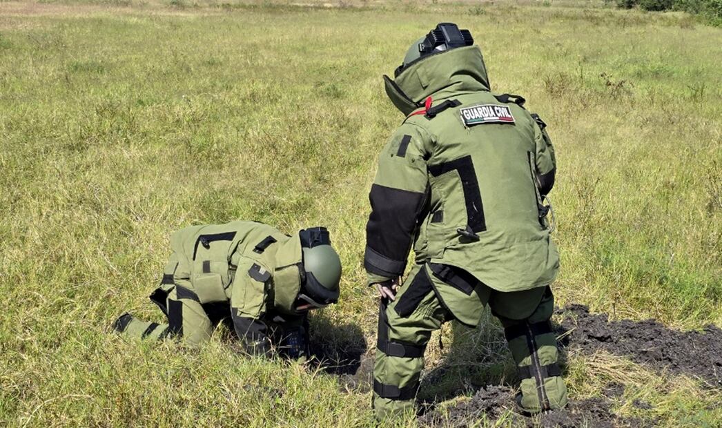 Asimismo, los efectivos localizaron y destruyeron 15 artefactos explosivos improvisados cerca de la comunidad de Paredes del Ahogado, en el municipio de Buenavista Tomatlán, que fueron destruidos de inmediato, garantizando la seguridad en la zona, reportaron autoridades de la SSP de Michoacán. Foto: especial