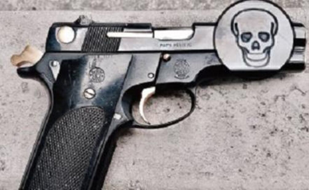 "El Betito" identifica a integrantes de "La Unión" con gorras y armas grabadas