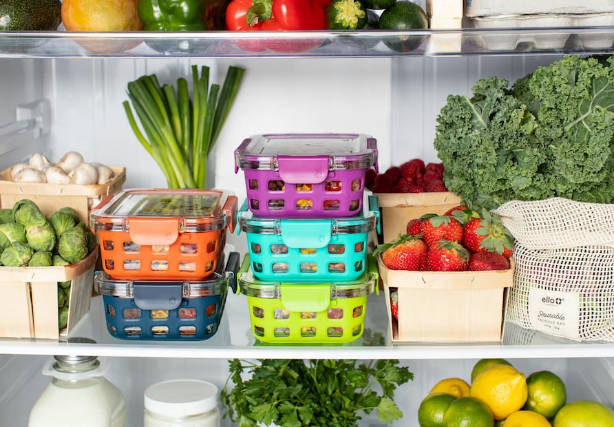 Saber cómo distribuir los alimentos en el refrigerador mejora su durabilidad y frescura. Foto: Freepik