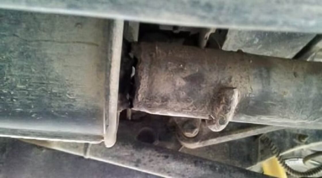 5 daños que producen los baches a tu auto 