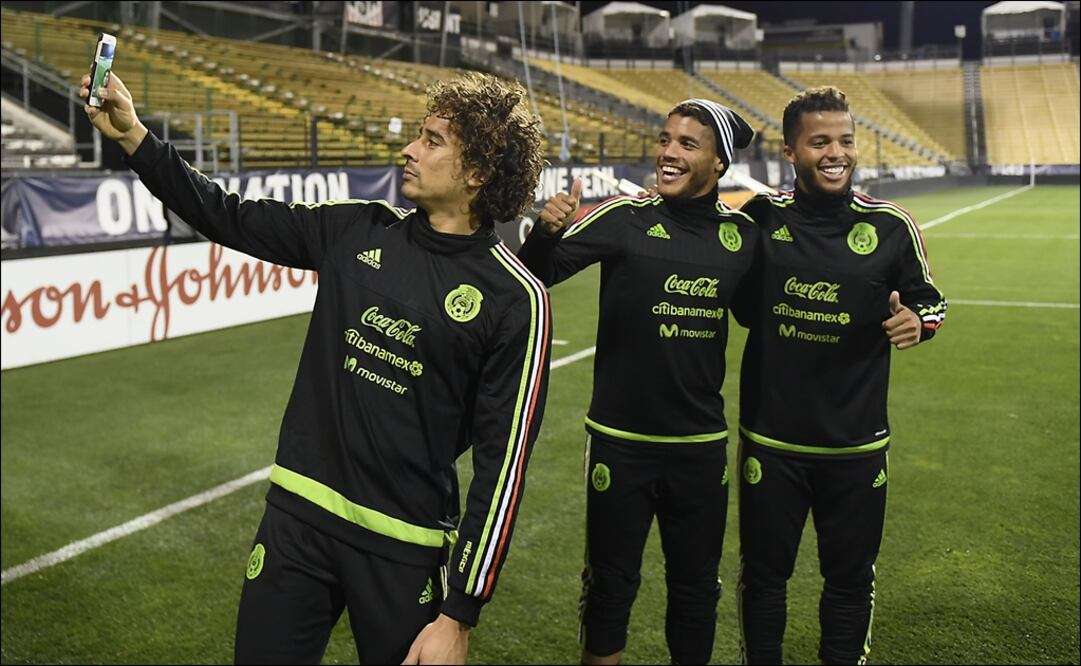 Memo Ochoa y Giovani dos Santos. Foto: Imago 7