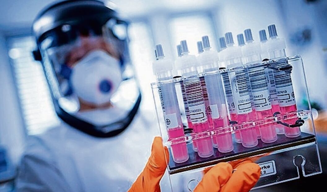 Con el tiempo, el sistema inmunológico de las personas se debilita, lo que dificulta que nuestros cuerpos combatan enfermedades y virus.

Foto: Producción El Universal 