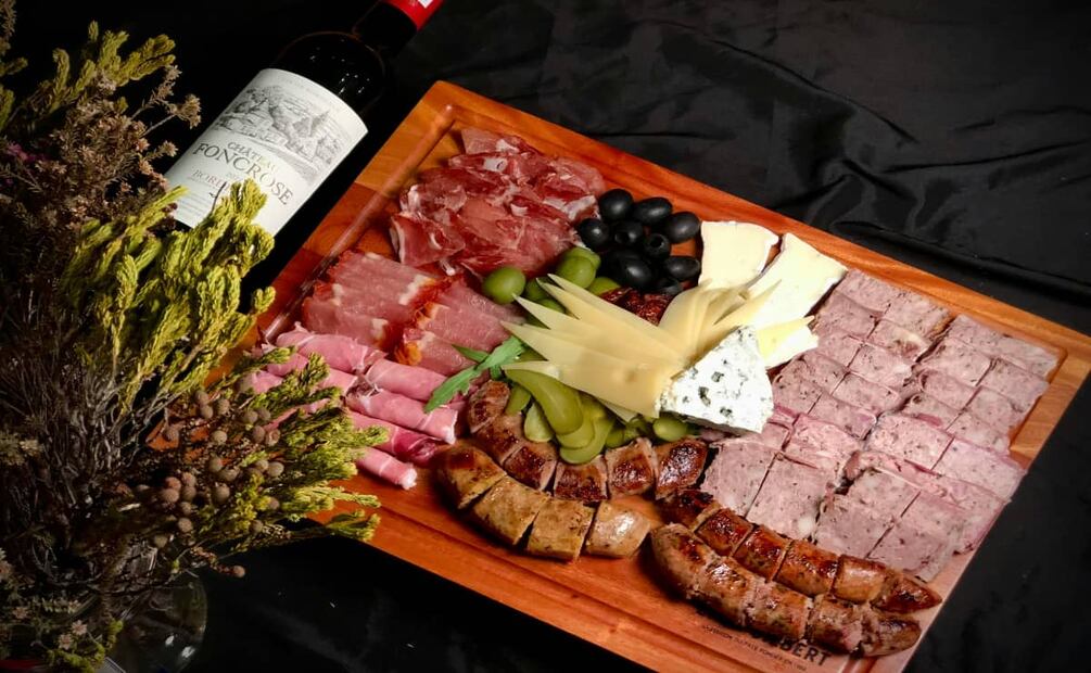Puedes agregar queso de puerco a tus tablas de quesos. Foto: Pexels.