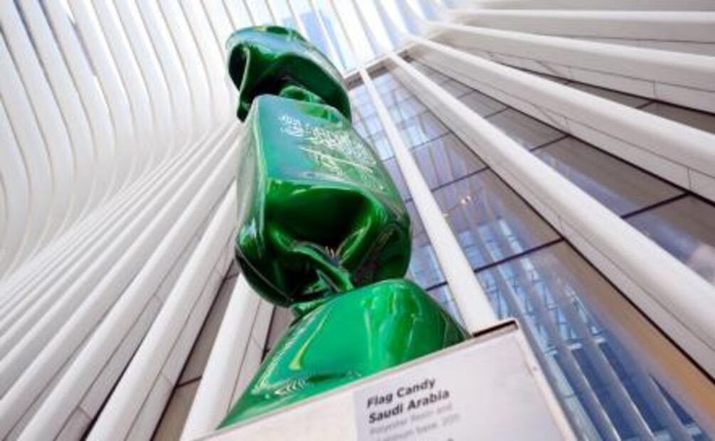 Retirarán del World Trade Center obra con colores de Arabia Saudita