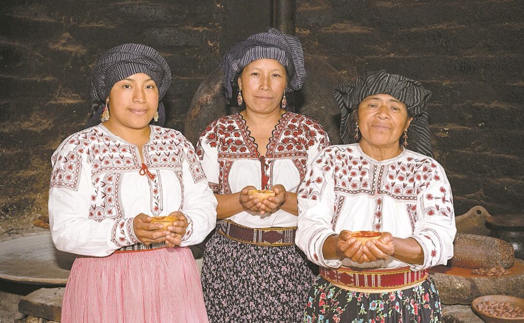El tepache rojo sólo es digno de quien suba al Cempoaltépetl y entregue su ofrenda al rey. Fotos: CORTESÍA SALVADOR CUEVA