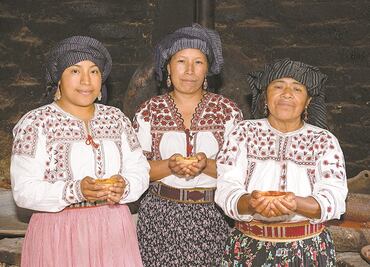 Documentan 75 bebidas sagradas de Oaxaca en un libro