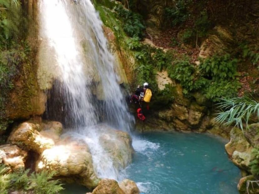 Lánzate a Mil Cascadas cerca de Taxco y nada en sus pozas azules