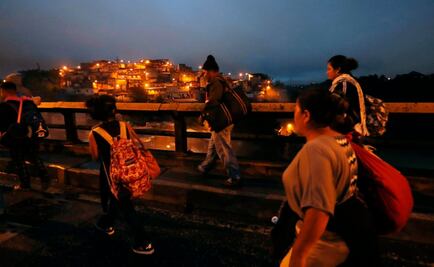 Miles de migrantes siguen a la espera de poder entrar a México