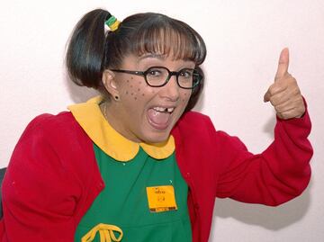 La Chilindrina continúa en su búsqueda del amor... ¿acudirá a una app de citas?