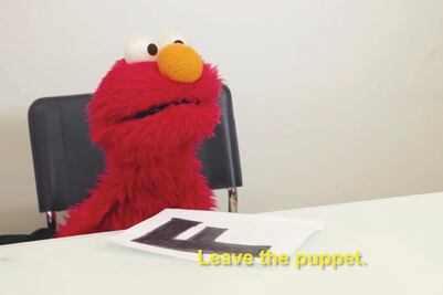 Con video de Elmo critican las propuestas de Trump