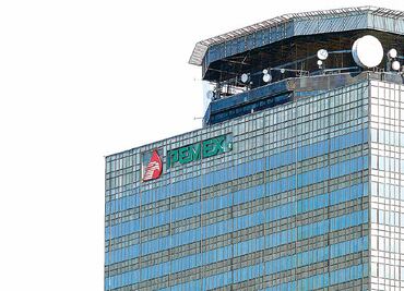 Salida de consejeros en Pemex, por temas salarial y la refinería