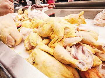 ¿Puedo contagiarme de influenza aviar por comer pollo?