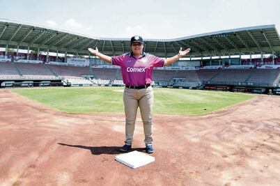 Debuta mujer ampáyer en la LMB