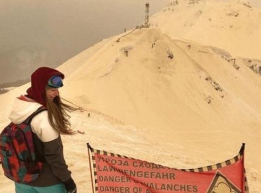 Cae nieve anaranjada en Europa oriental