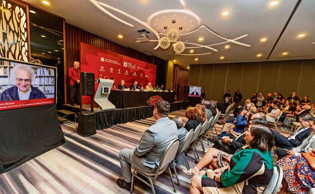 En un enlace desde su casa en Francia, Maalouf habló de migración, exilio, del tiempo oscuro que vive la humanidad y del papel del periodismo en su obra. Foto: FIL de Guadalajara