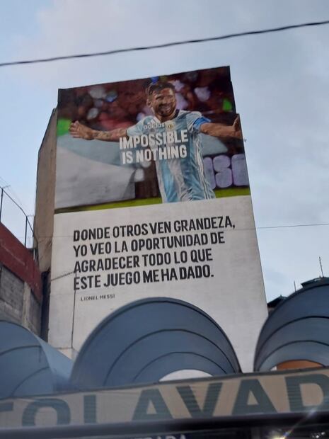 Crean murales de Messi, Pogba, Charlyn Corral y otros atletas en la CDMX