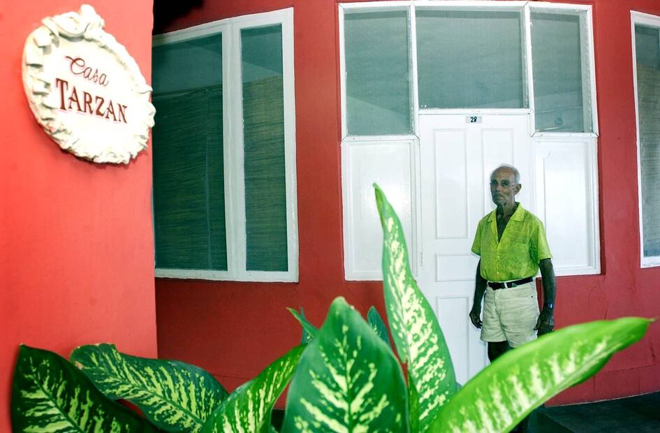 La "Casa Tarzán" fue parte del recorrido para EL UNIVERSAL que preparó el señor Homóbono Batani, quien le enseñó a un gran número de famosos cómo eskiar en las aguas de Acapulco. Foto: Jorge Serratos/EL UNIVERSAL.