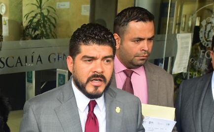 Fiscal entrega citatorio a secretario que denunció a Yunes Linares