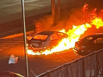 Abandonan vehículo con presuntos restos humanos en estacionamiento del C5 en Puebla; delincuentes lo incendian