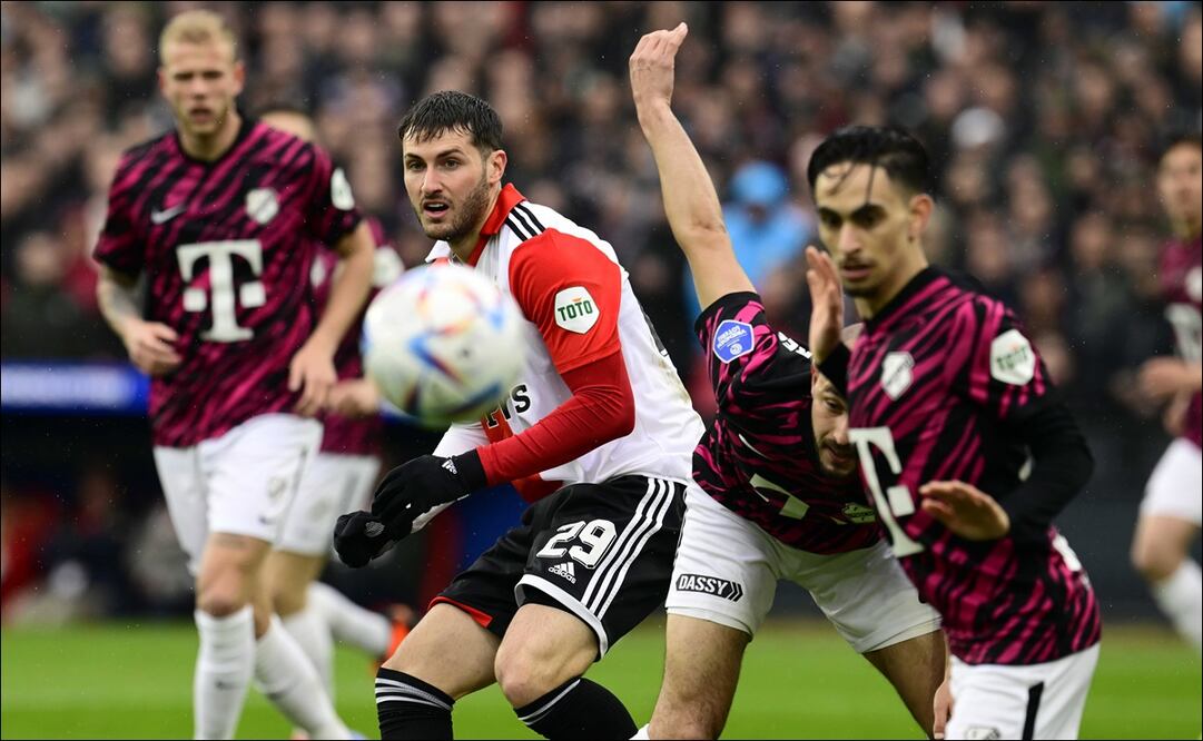 Santiago Giménez llegó a 20 goles en Europa - Foto: EFE