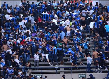 Salvajismo; pelea en la tribuna suspende el Atlético de San Luis vs Querétaro
