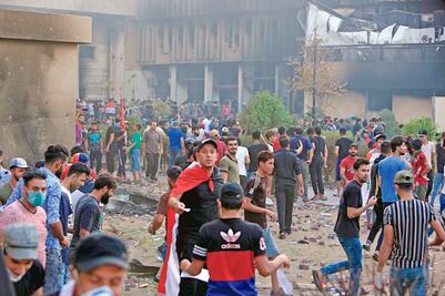 Irak: manifestantes incendian consulado iraní en Basora