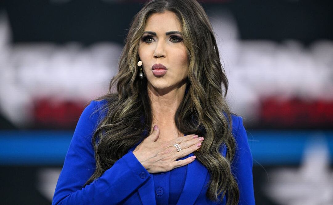 La secretaria de Seguridad Nacional de EE. UU., Kristi Noem, participa en la primera edición de la Conferencia de Acción Política Conservadora (CPAC) en el Centro de Congresos y Exposiciones de Jasionka, sureste de Polonia, el 27 de mayo de 2025. La CPAC es una conferencia anual a la que asisten políticos y activistas conservadores de todo el mundo desde la década de 1970. Foto: EFE