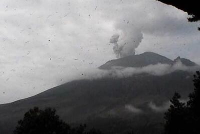 Registra Popocatépetl 72 exhalaciones y 5 explosiones 
