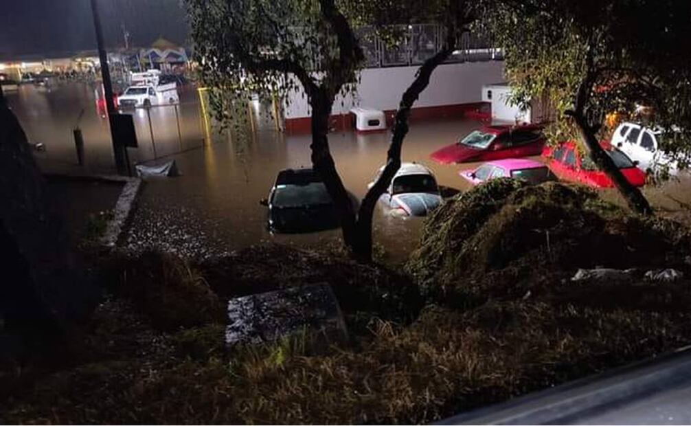 Lluvia inunda la feria del mole en San Pedro Atocpan, Milpa Alta. Foto: Especial