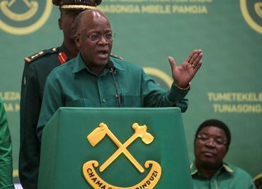 Tras decir que orando "acabaría el Covid-19", presidente de Tanzania reconoce que hay que usar cubrebocas