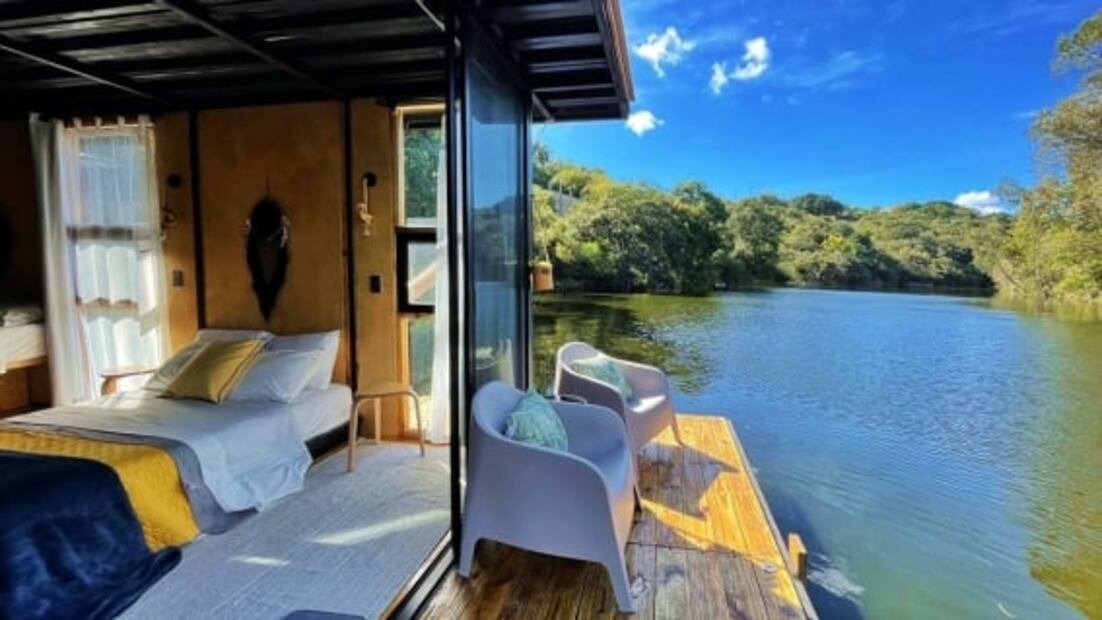 Quédate en Meraki, la cabaña flotante en un lago de Puebla