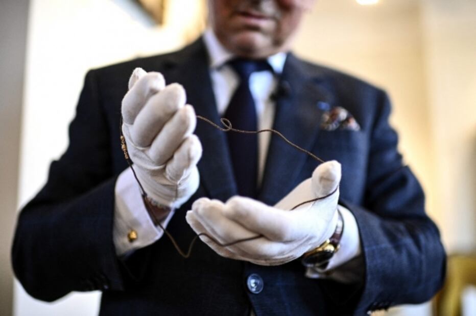 Subastan cabellos y restos de sangre de Napoleón; estos son sus precios