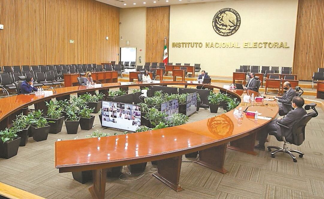 El Consejo General del INE preveía una sesión durante la noche para aprobar las candidaturas a diputaciones federales. Foto: ARCHIVO EL UNIVERSAL