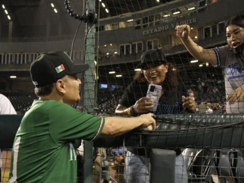 Lanza gobernador Durazo primera bola en jornada inaugural del Campeonato Mundial de Béisbol Sub-23 