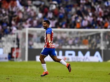 Miguel Ponce anota gol en el juego entre Cruz Azul y Chivas