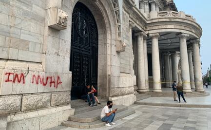 Denuncian graffiti pintado en la fachada del Palacio de Bellas Artes
