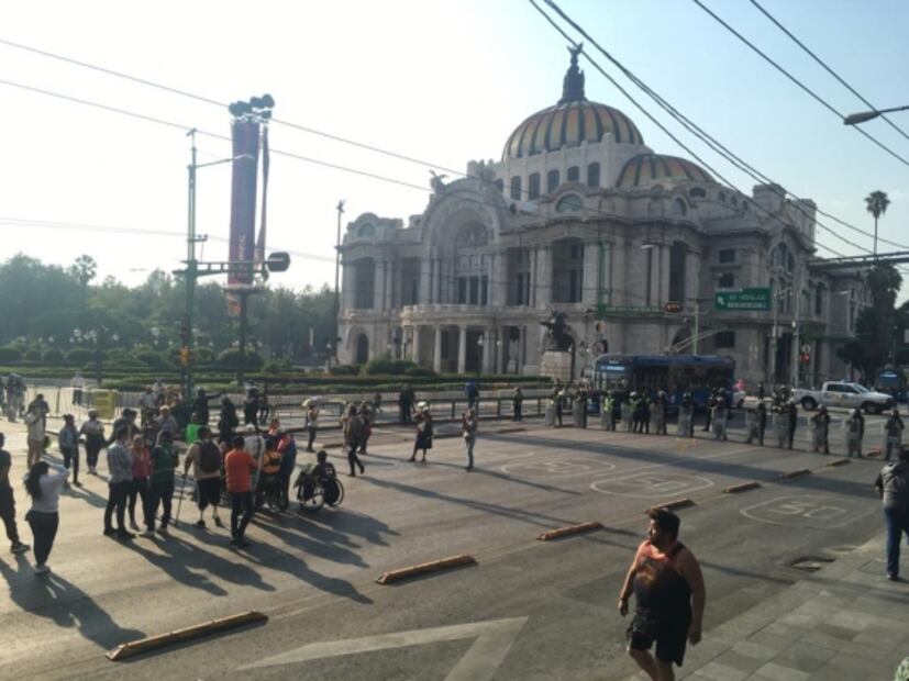 Ambulantes bloquearon por una hora el Eje Central; pedían "cooperación voluntaria"