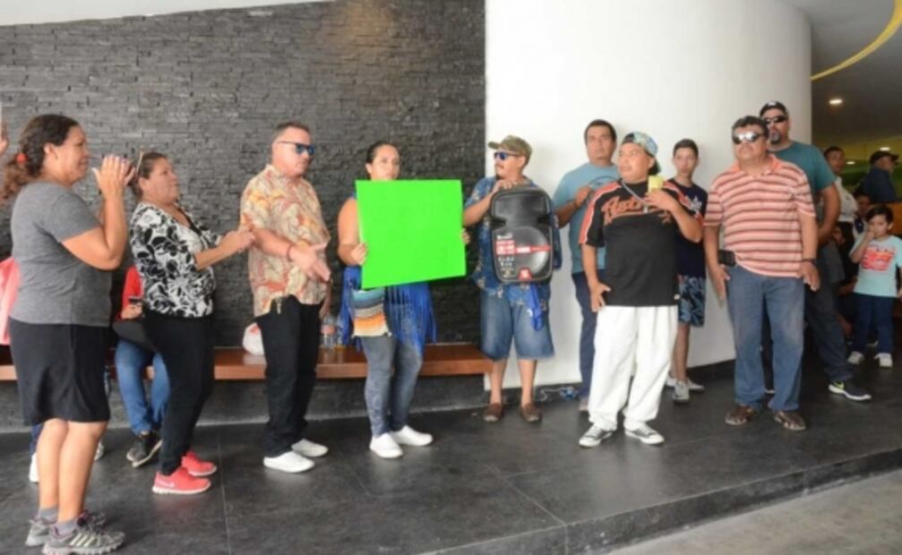 Fans de Celso Piña tienen sentimientos encontrados en el funeral