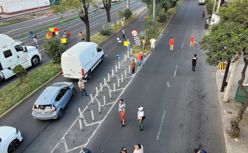 Al rededor de 100 personas bloquearon la vialidad (30/10/2024). Foto: Especial