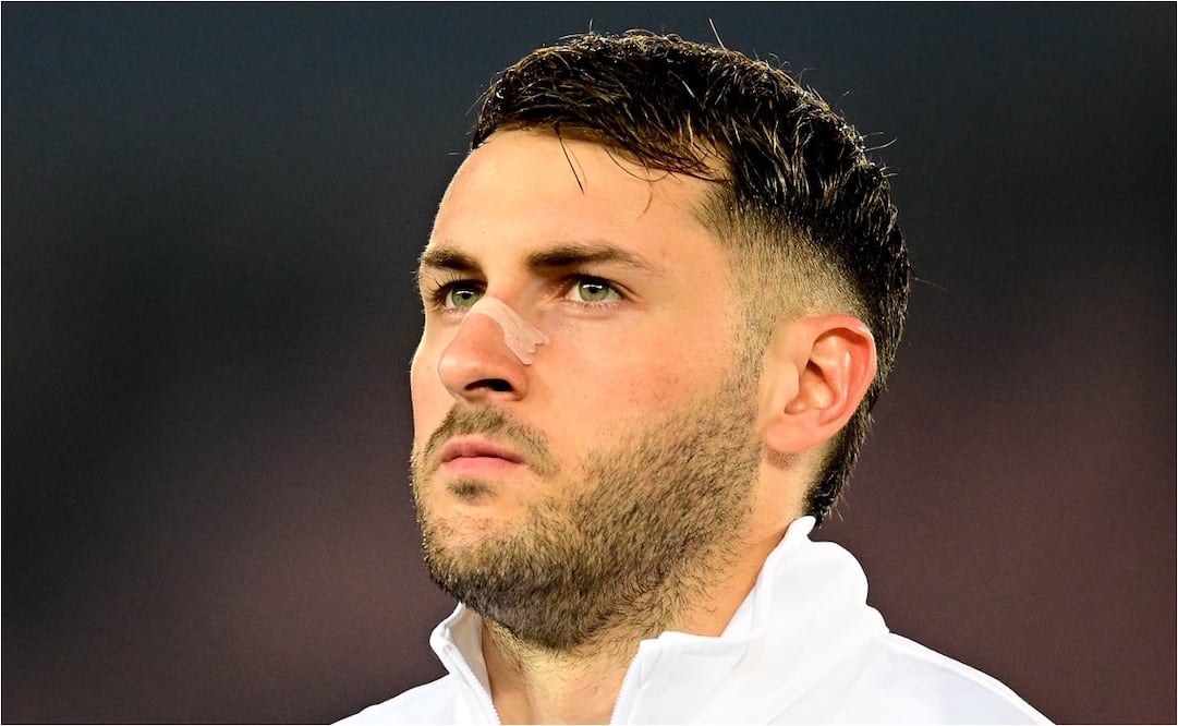 FOTO: Santiago Giménez recibe elogios de estrella del AC Milan; "Es un buen tipo y es divertido tenerlo en el vestidor"- @Santgimenez_