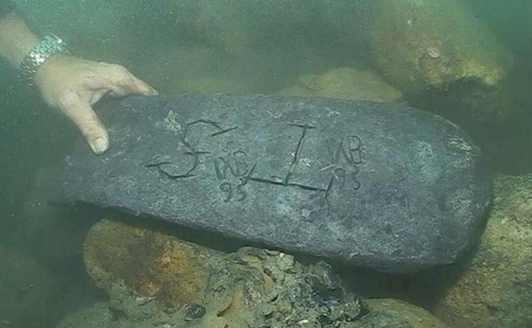 La semana pasada que había encontrado un lingote de plata perteneciente a William Kidd. FOTO: Presidencia de la República de Madagasacar